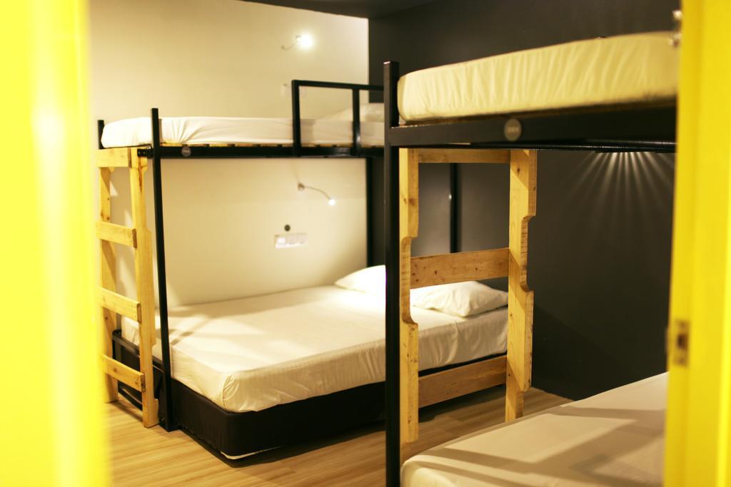 Hostel Revopackers Kuala Lumpur Exterior foto
